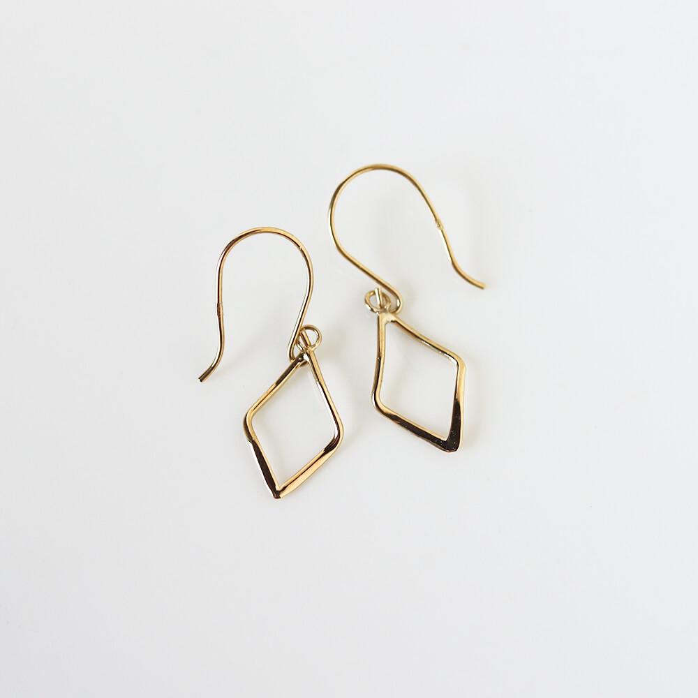 ゴールド フック ピアス | K18〈Web限定〉