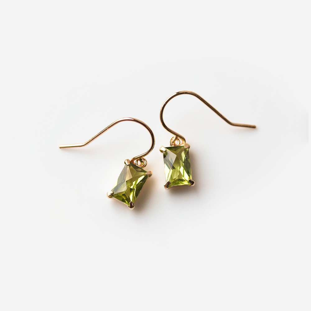 ペリドット フック ピアス | K10YG〈Web限定〉