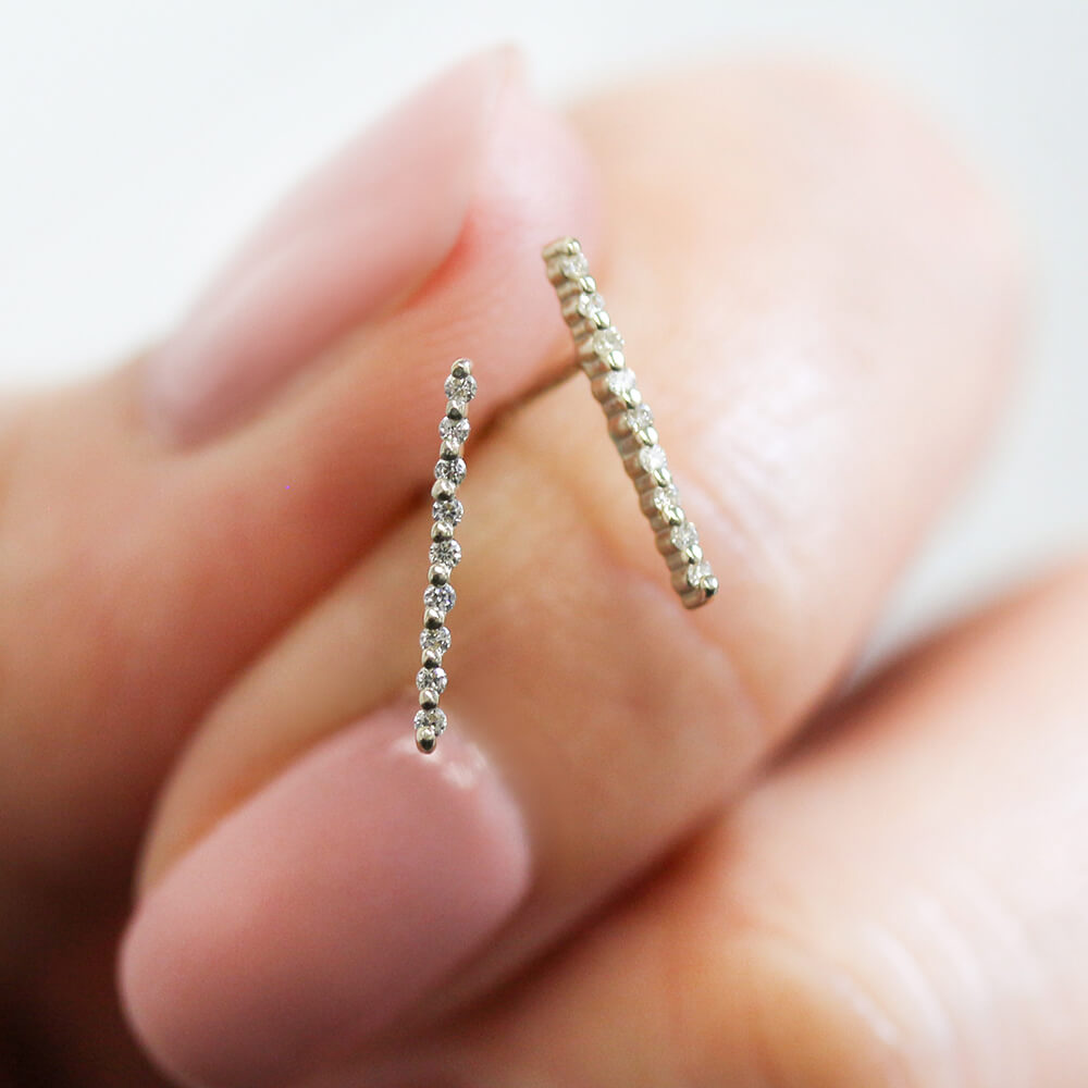 ダイヤモンド ライン ピアス | K10YG〈世界最小〉