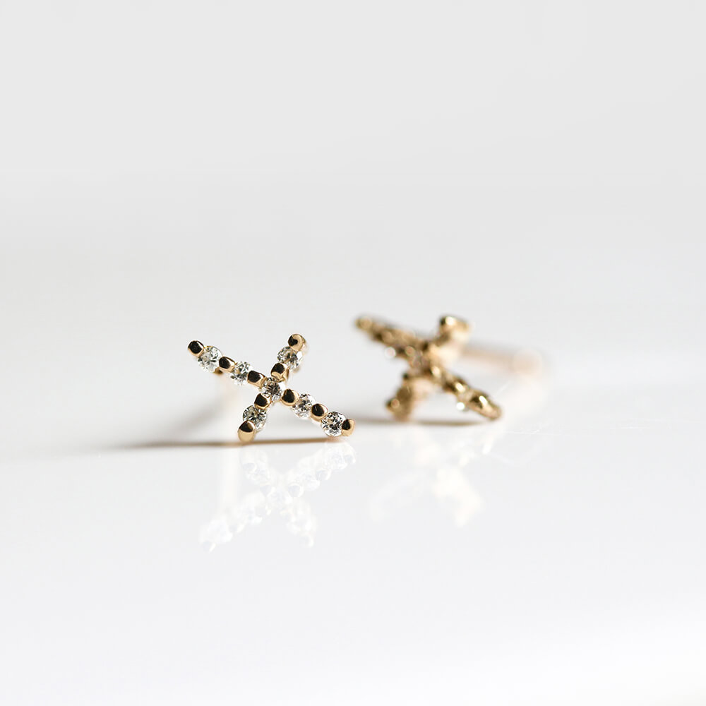 ダイヤモンド クロス ピアス | K10YG 〈世界最小〉