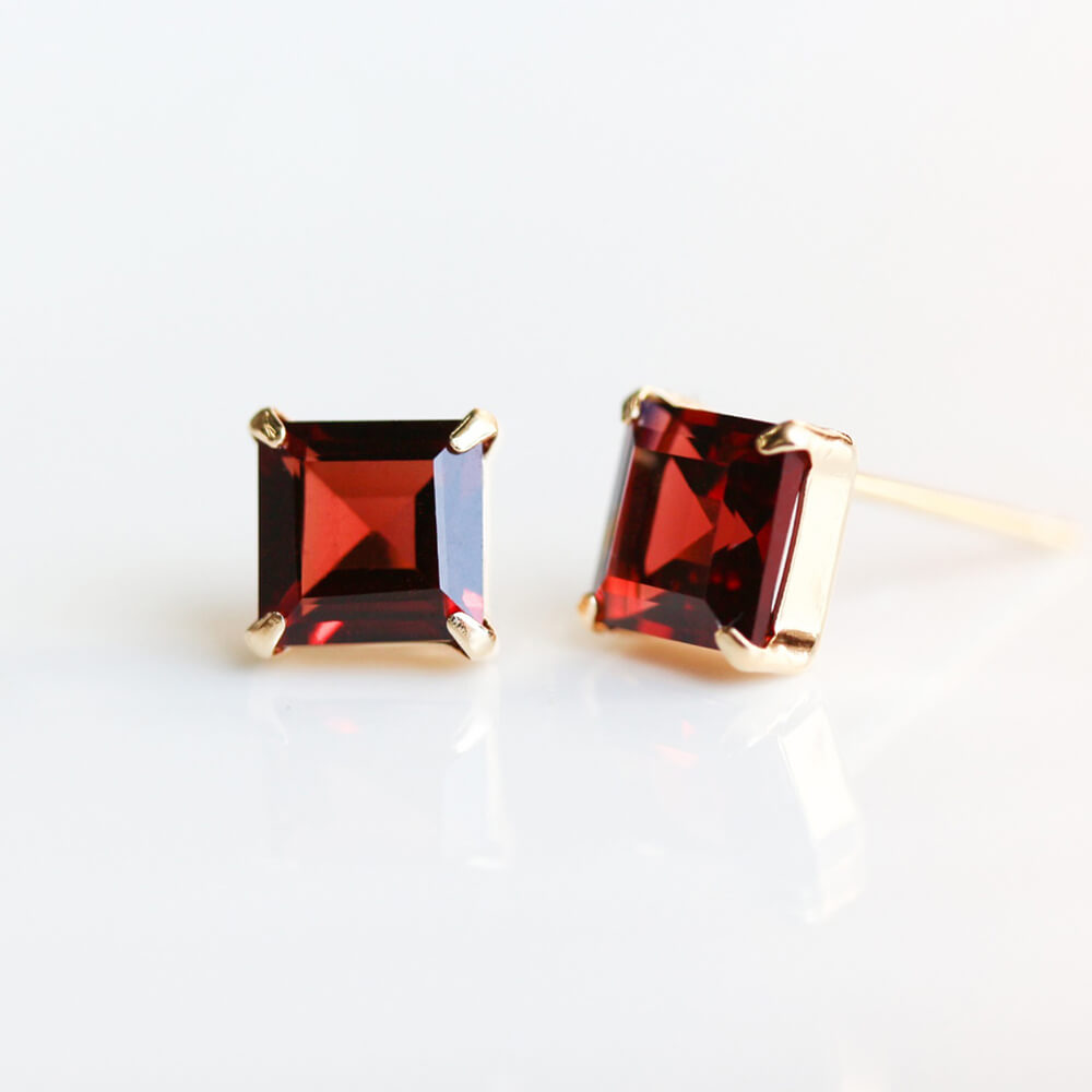 ガーネット ピアス | K18