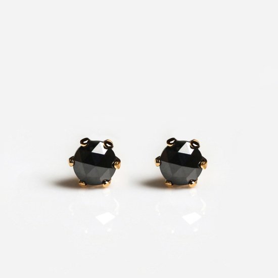 一石 ブラックダイヤモンド 0.2ct ピアス  | K18