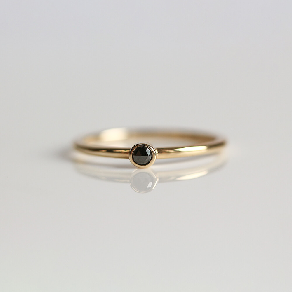 一石 ブラックダイヤモンド 0.05ct リング | K10YG