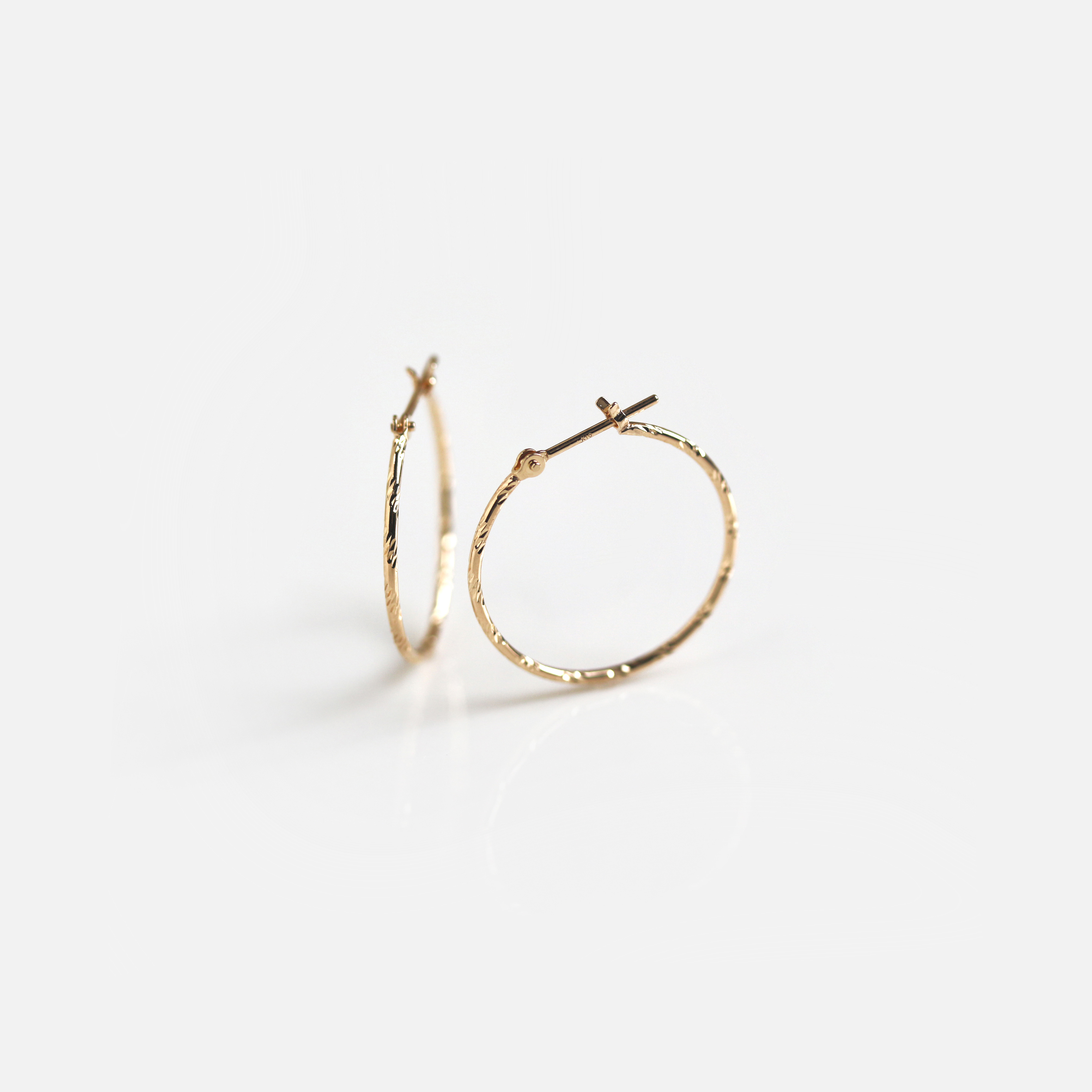 ゴールド スナップ フープ ピアス  | K10YG 〈1.5cm〉